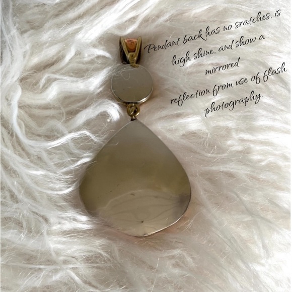 Summer, Hanging Shell Pendant with a new 18” Chain, NWT - Picture 2 of 8